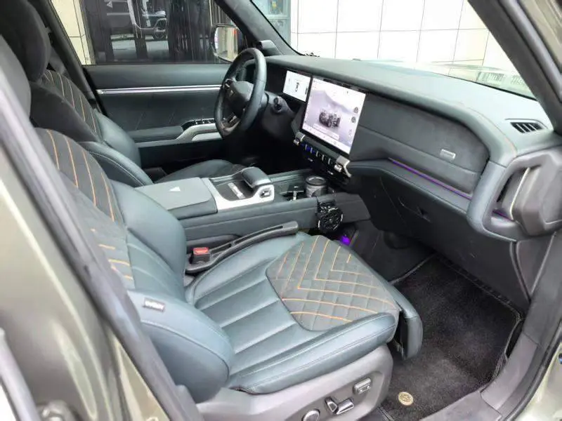 Dark blue G318 2024 4WD air suspension version — 7
