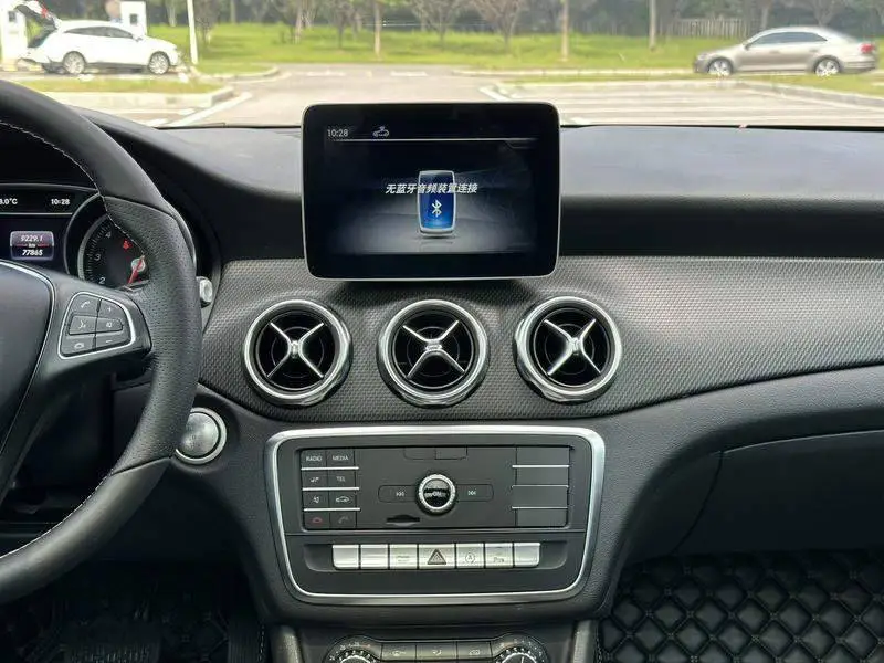 Mercedes-Benz GLA 2018 GLA 200 Dynamic — 13
