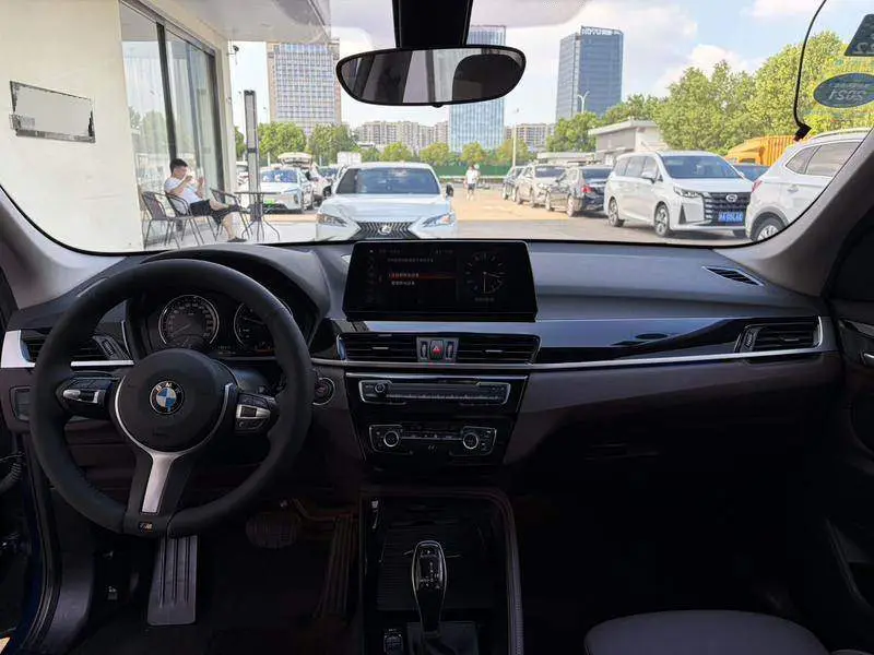 BMW X1 2020 sDrive20Li Premium Edition — 12