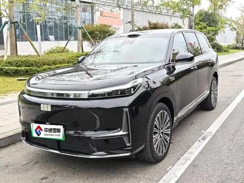 Galaxy M9 2025 210km/h AWD Navigator Edition