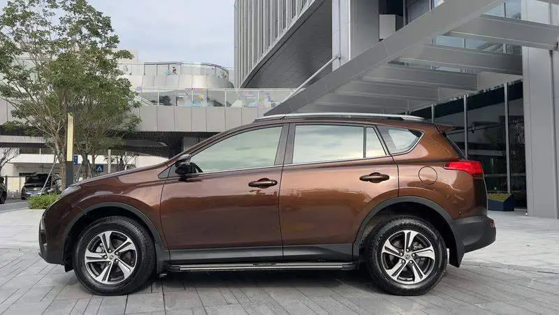 RAV4 Rongfang 2015 2.0L CVT 2WD Fashion Edition — 3