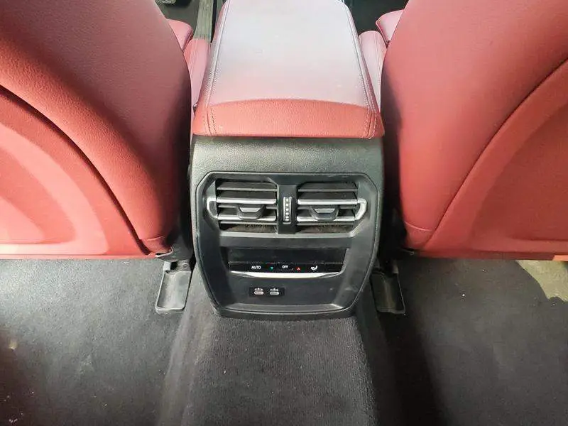 BMW i3 2025 eDrive 40 L Night Edition — 10