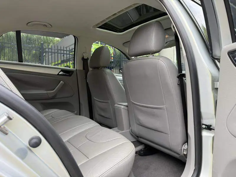 Bora 2011 1.6L Automatic Comfort — 17