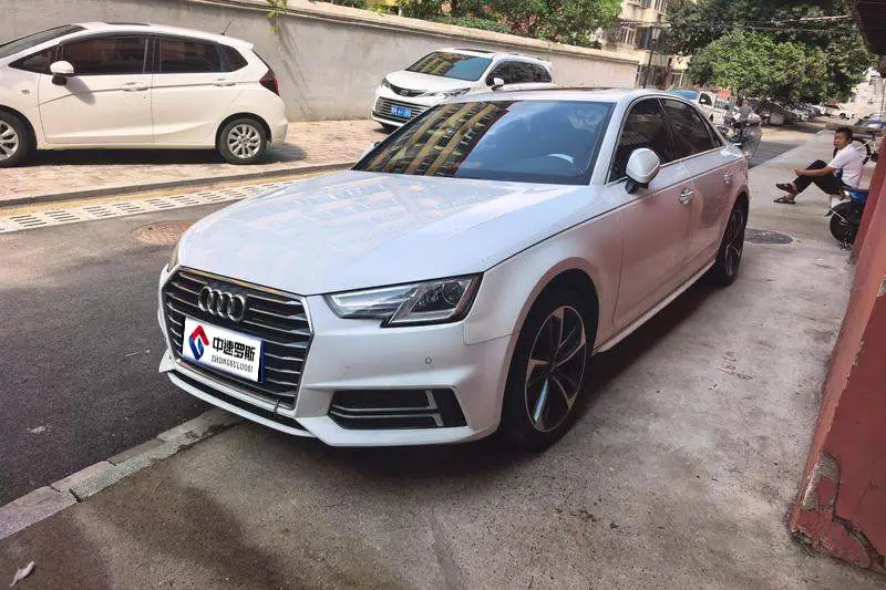 Audi A4L 2019 40 TFSI Progressive National VI