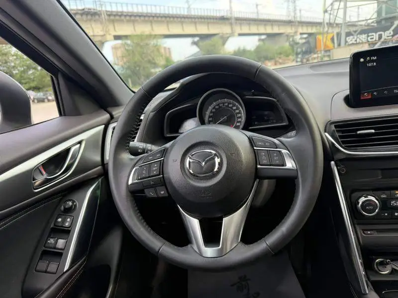 Mazda CX-4 2016 2.0L Automatic 2WD Blue Sky Premium Edition — 9