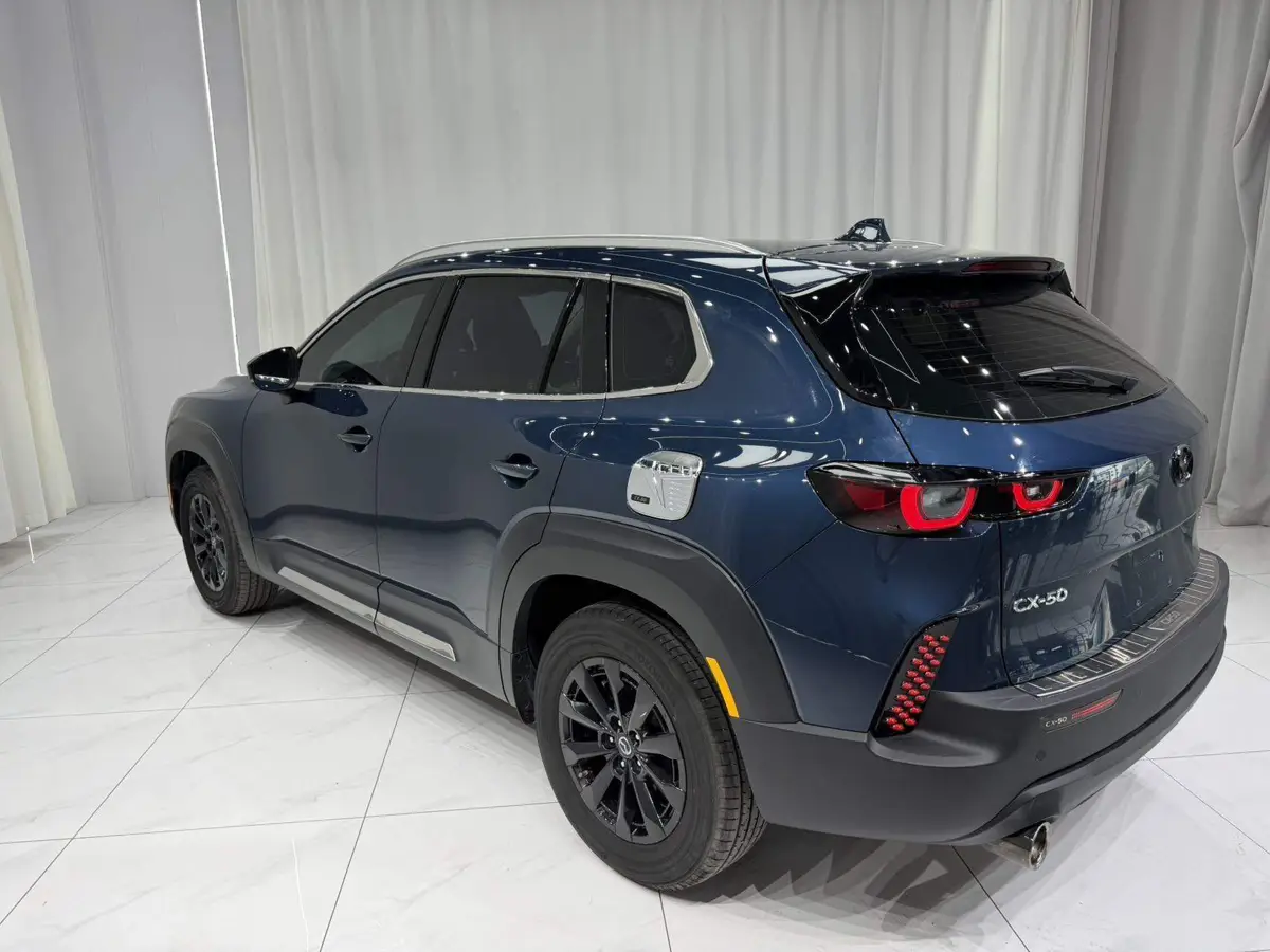 Mazda CX-50 2023 2.0L Leading Edition — 6