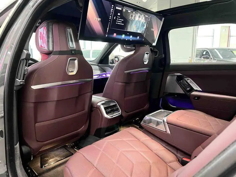 BMW i7 2023 eDrive50L Exclusive M Sports Package — 10