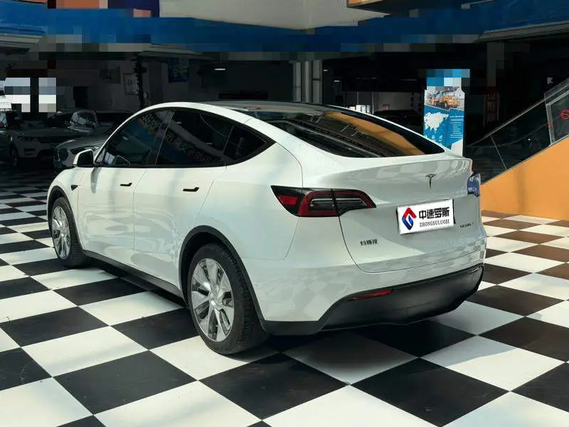 Model Y 2022 facelifted rear-wheel drive version — 4