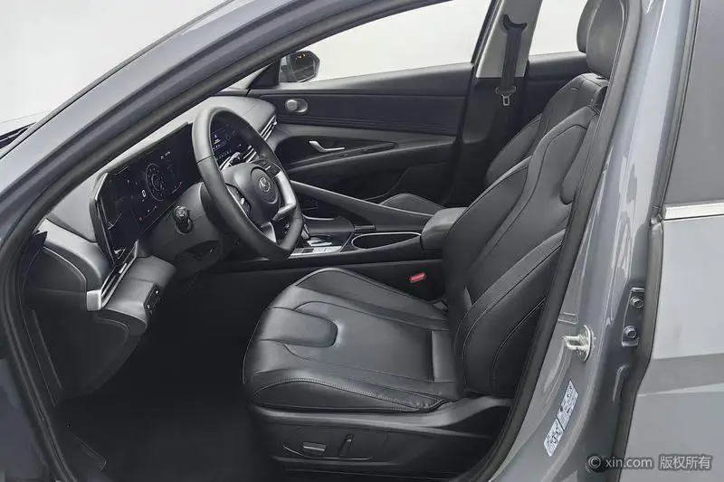 Elantra 2022 1.5L CVT LUX Premium Edition — 17