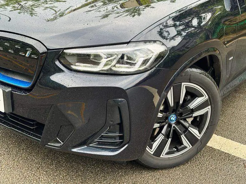 BMW iX3 2023 Leading Model — 7