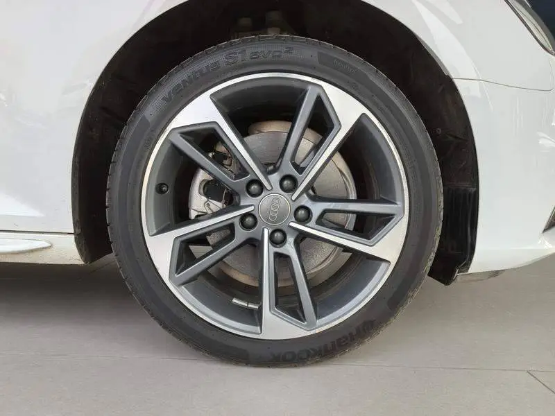 Audi A4L 2019 40 TFSI Progressive National VI — 6