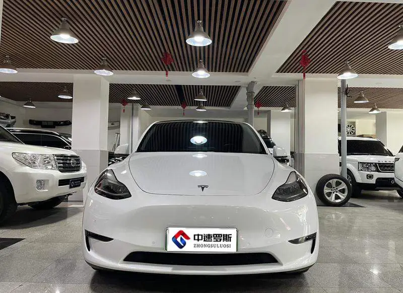 Model Y 2023 Long Range All-Wheel Drive — 2