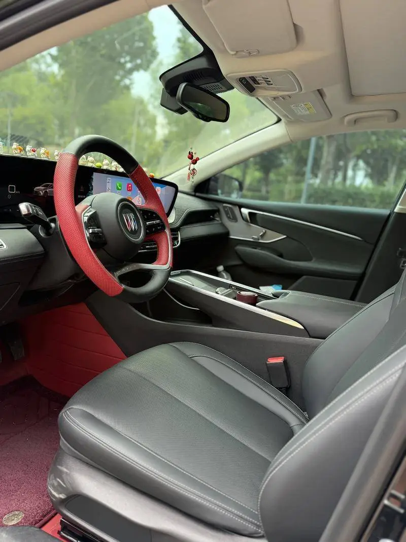LaCrosse 2025 28T Platinum Edition — 9