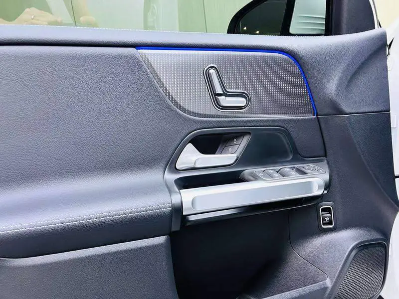 Mercedes-Benz GLB 2023 GLB 220 Dynamic — 8
