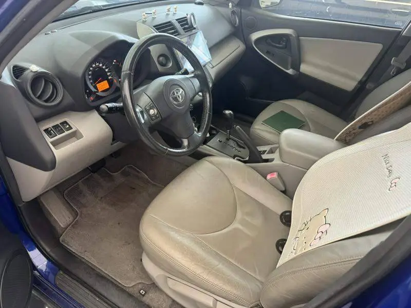 RAV4 Rongfang 2010 2.0L Automatic Luxury Upgrade Edition — 7