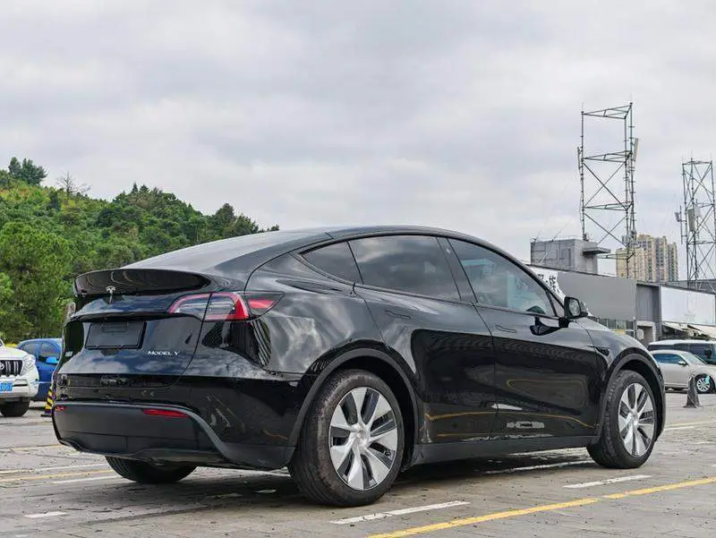 Model Y 2022 facelifted rear-wheel drive version — 3