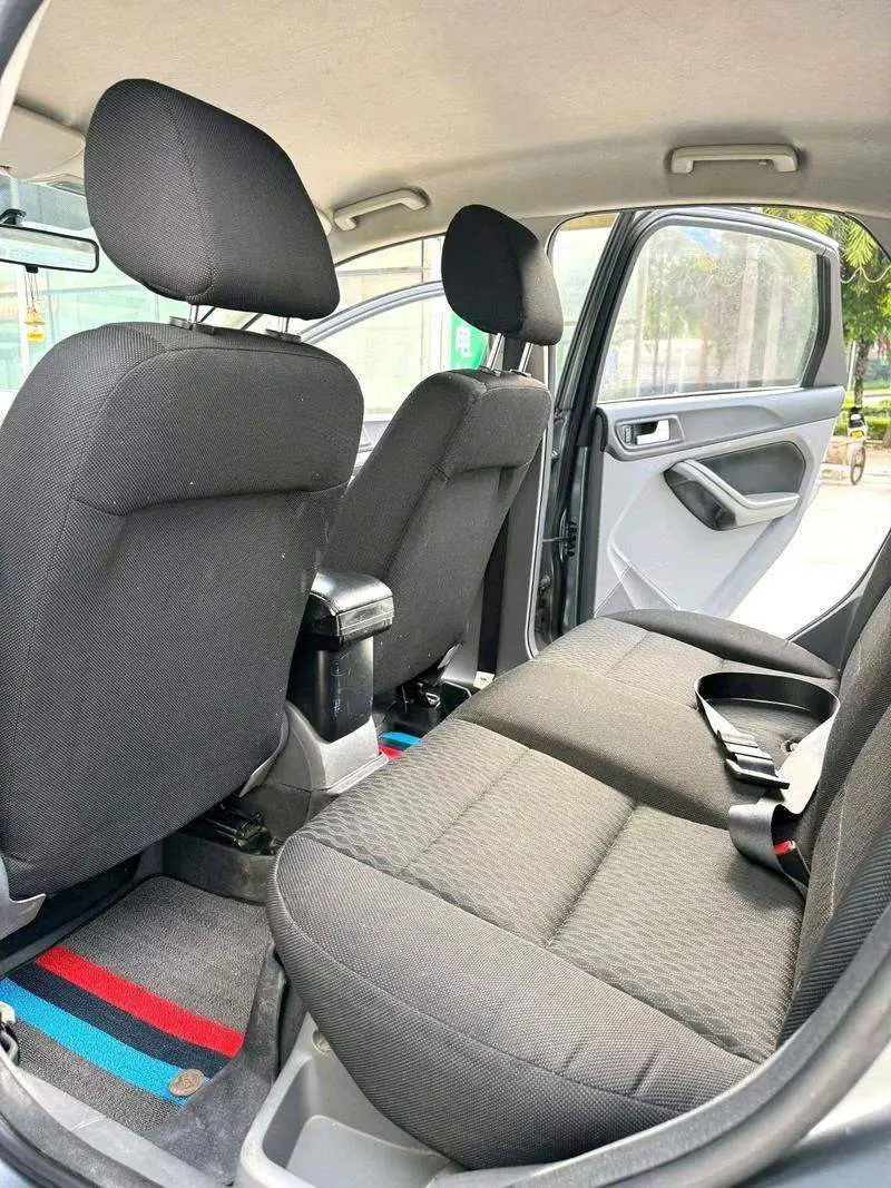 Fox 2012 Hatchback Classic 1.8L Automatic Basic Model — 6