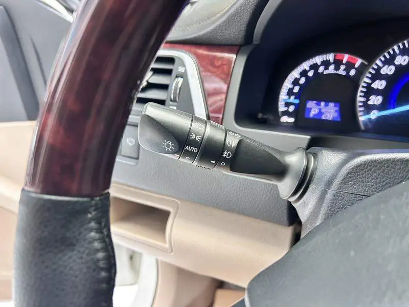Camry 2012 2.0G Deluxe Edition — 14