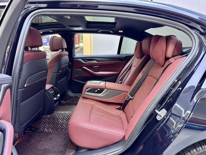 BMW 5 Series 2022 530Li Premium M Sport Package — 14