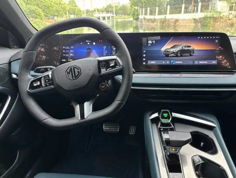 MG7 2023 2.0T Automatic Beauty Hunter Premium Edition — 7