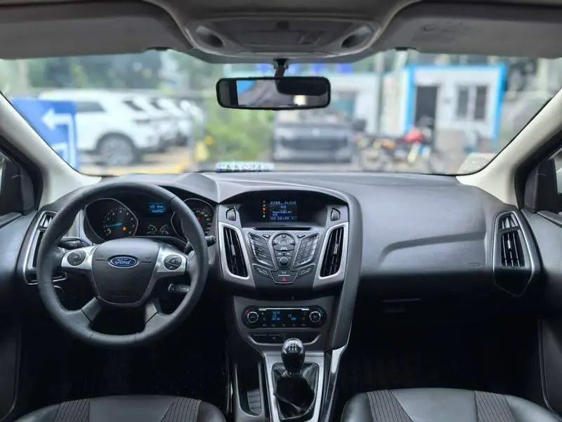 Fox 2012 Hatchback 1.6L Manual Fashion Edition — 8