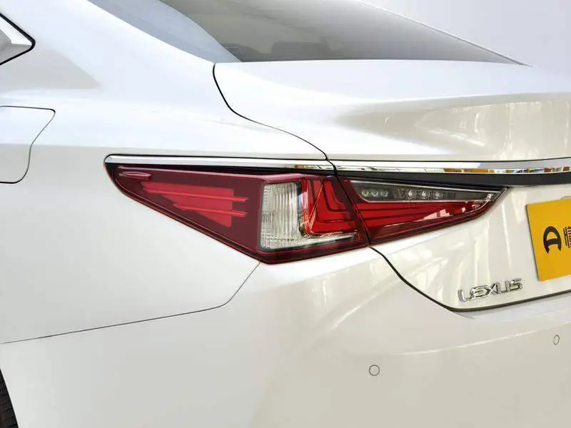 Lexus ES 2018 200 Excellence Edition National V — 7