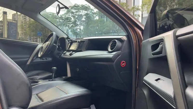 RAV4 Rongfang 2015 2.0L CVT 2WD Fashion Edition — 10