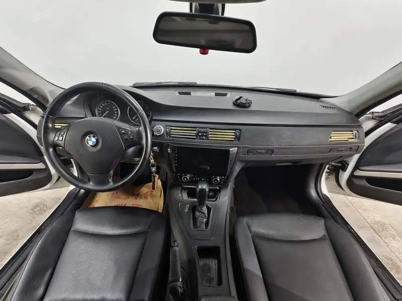 BMW 3 Series 2011 318i Leading Model — 12