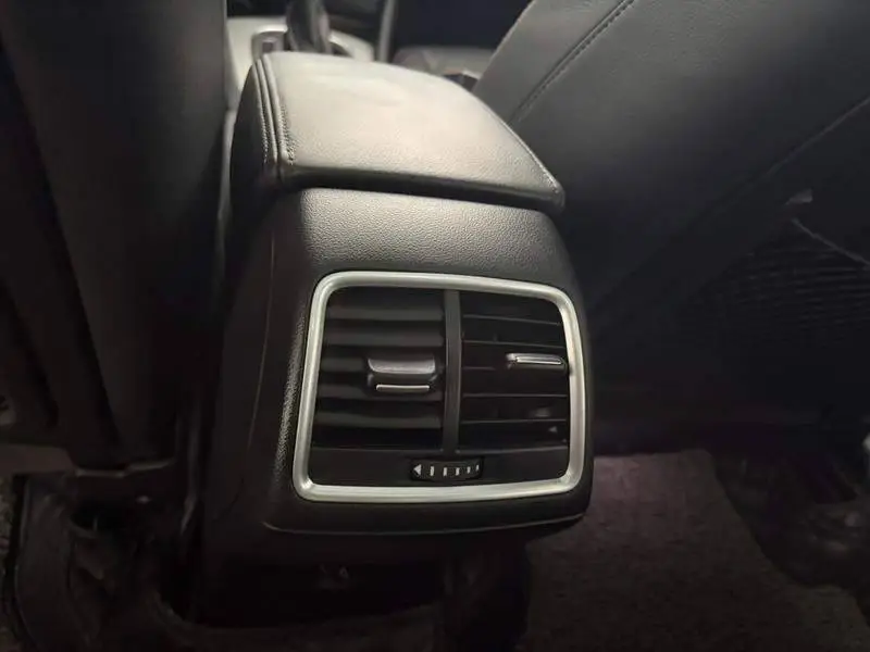 Audi Q3 2018 30th Anniversary Model 30 TFSI Fashion Model — 15