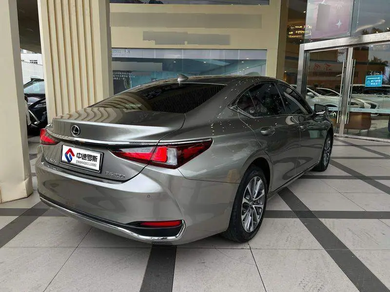 Lexus ES 2022 200 Excellence Edition — 4