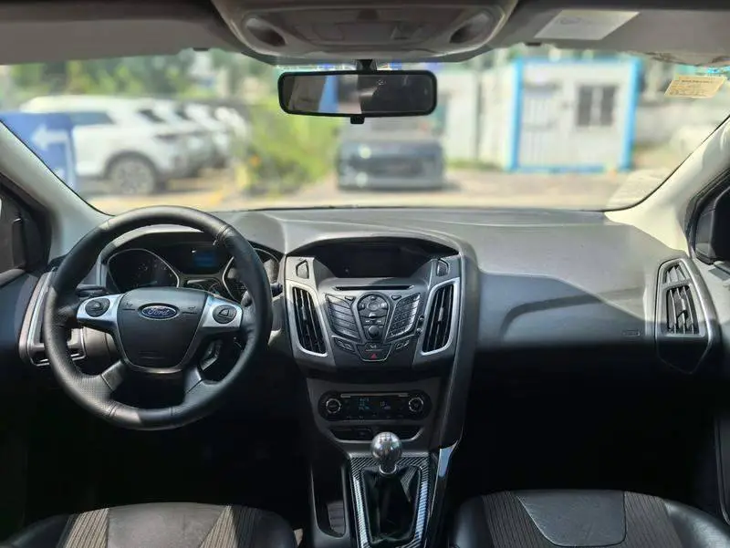 Fox 2012 Hatchback 1.6L Manual Fashion Edition — 9
