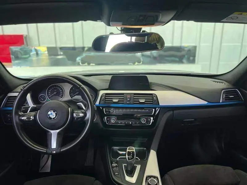 BMW 3 Series 2018 320i M Sport Package — 7