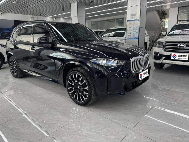 BMW X5 2025 xDrive 40Li M Sport Night Package — 3