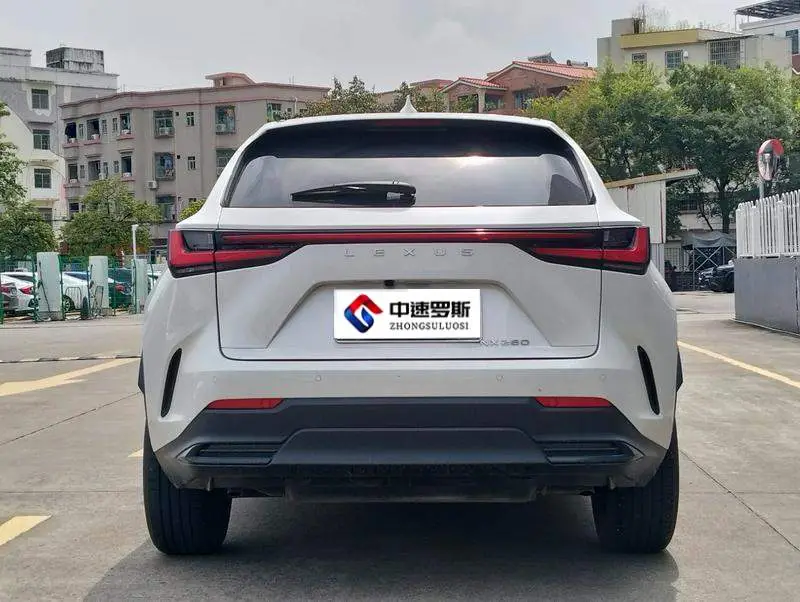 Lexus NX 2023 260 FWD Skyactiv — 6