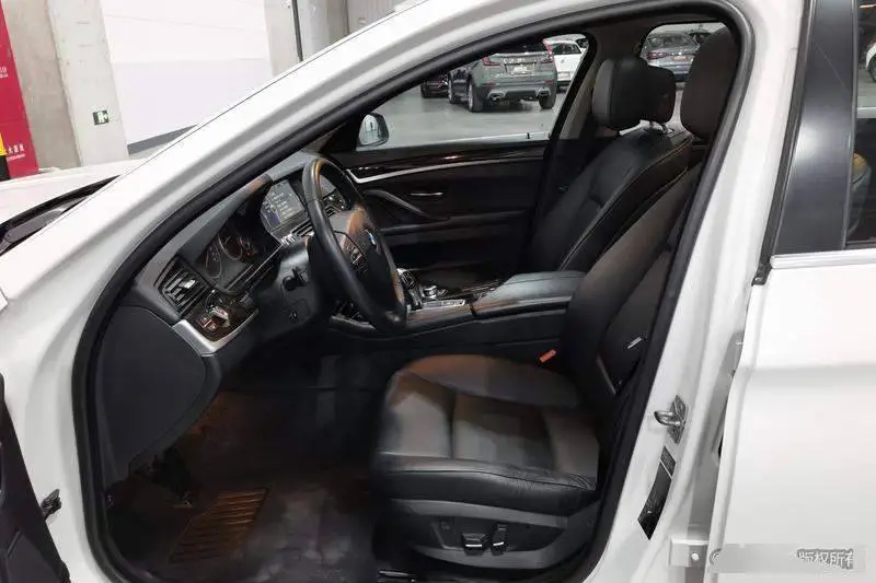 BMW 5 Series 2011 523Li Luxury Model — 17