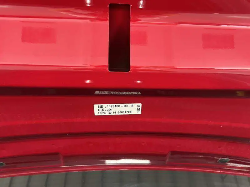 Model X 2019 Standard Range Edition — 12