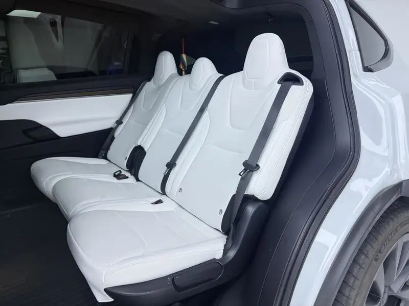 Model X 2023 Dual Motor All-Wheel Drive — 12