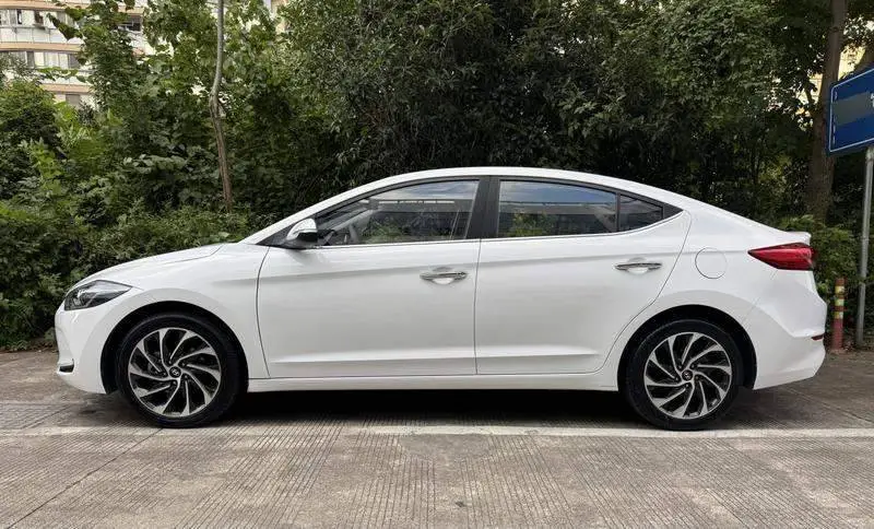 Leading 2019 1.5L CVT Intelligent Elite — 3