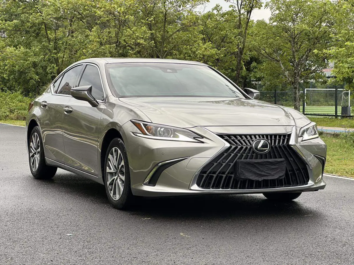 Lexus ES 2022 200 Excellence Edition — 3
