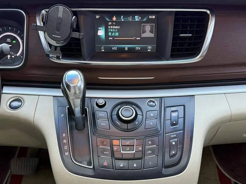 Buick GL8 2017 25S Luxury National V — 8