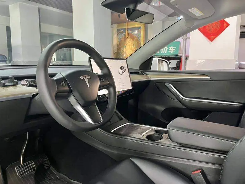 Model Y 2023 Long Range All-Wheel Drive — 12