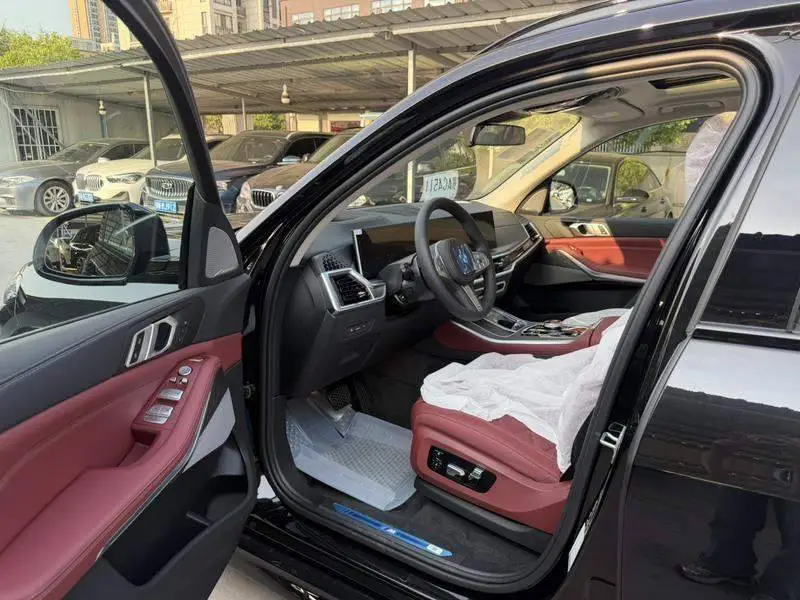 BMW X5 2026 xDrive 40Li M Sport Night Package — 18