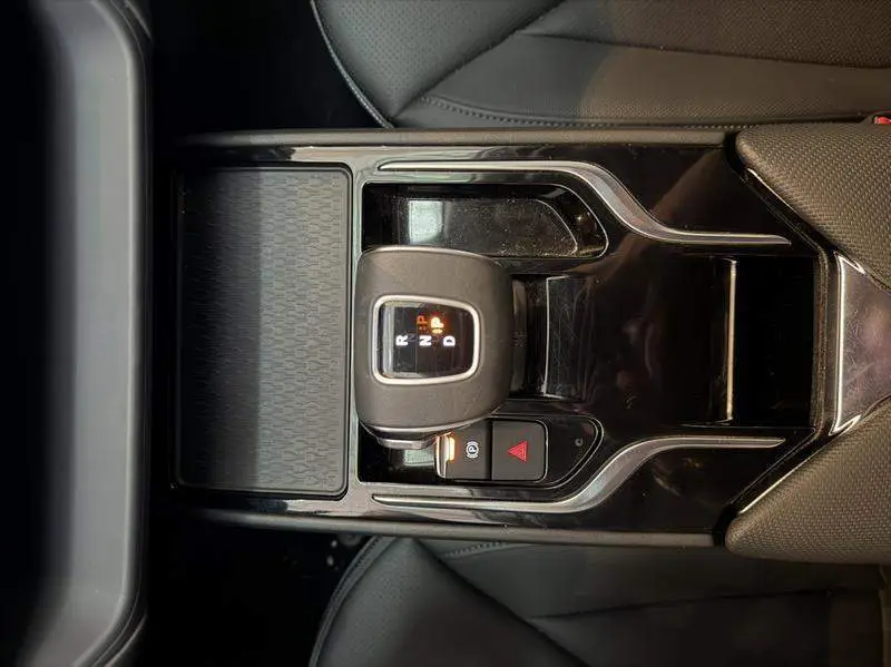 Hongqi E-QM5 2023 modified basic travel version — 12