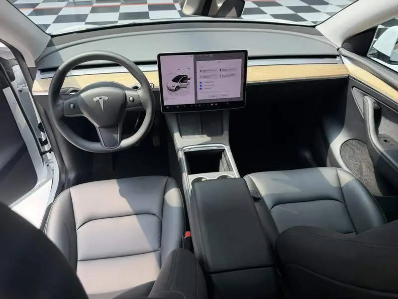 Model Y 2022 facelifted rear-wheel drive version — 7