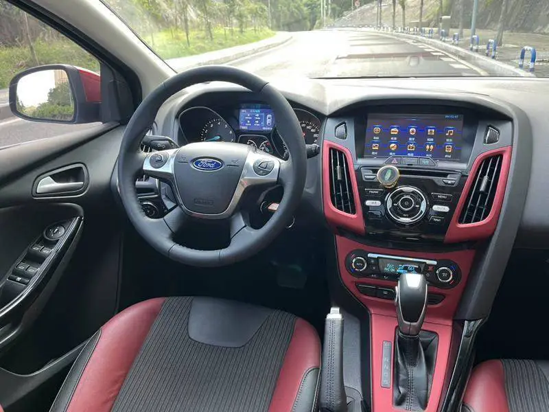 Fox 2012 Hatchback 2.0L Automatic Luxury Sports — 19