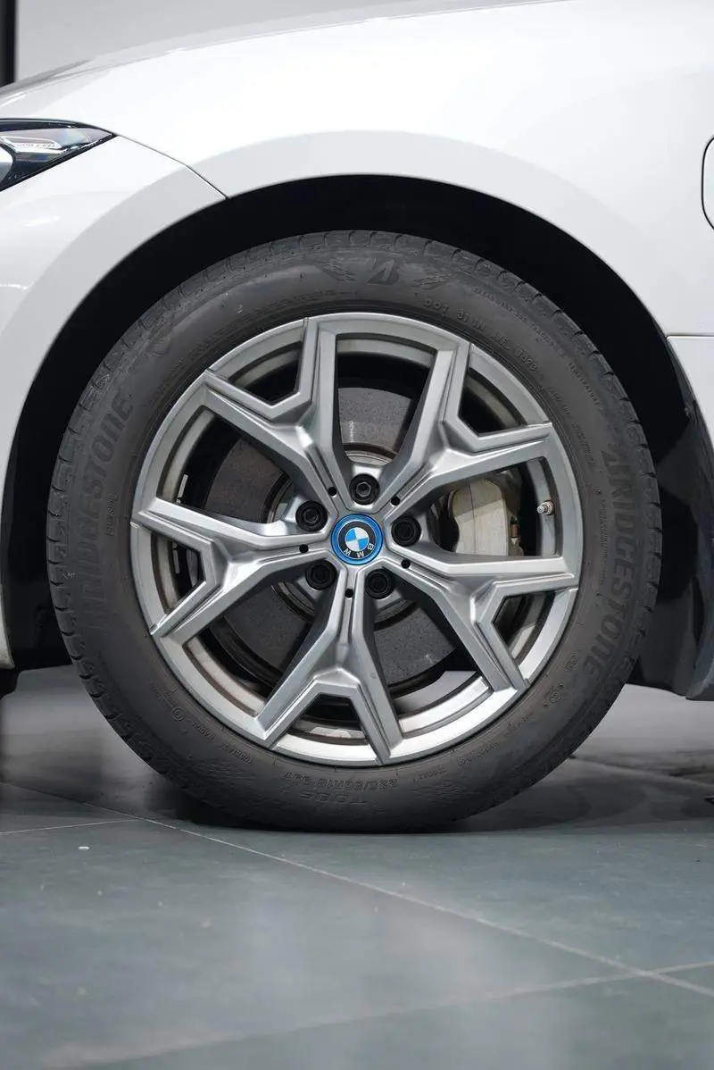 BMW i3 2022 eDrive 35 L — 17