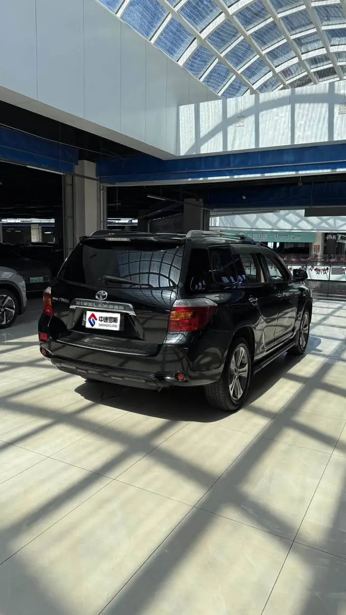 Highlander 2011 2.7L 2WD 7-seat luxury version — 5