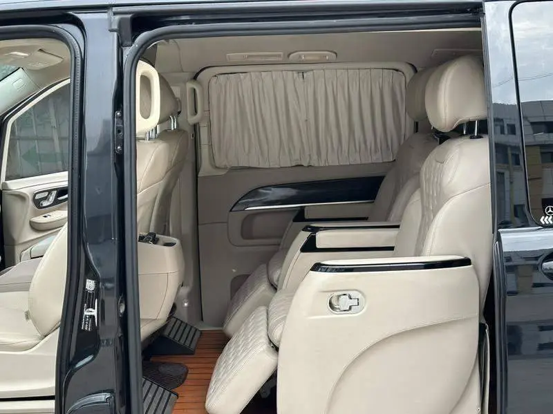 Mercedes-Benz V-Class 2016 V 260 Pilot Edition — 17