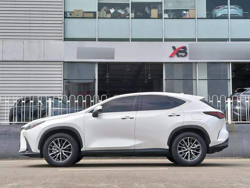 Lexus NX 2023 260 FWD Skyactiv — 4
