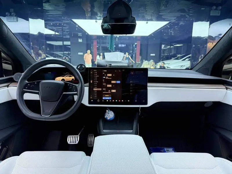 Model X 2023 Dual Motor All-Wheel Drive — 10